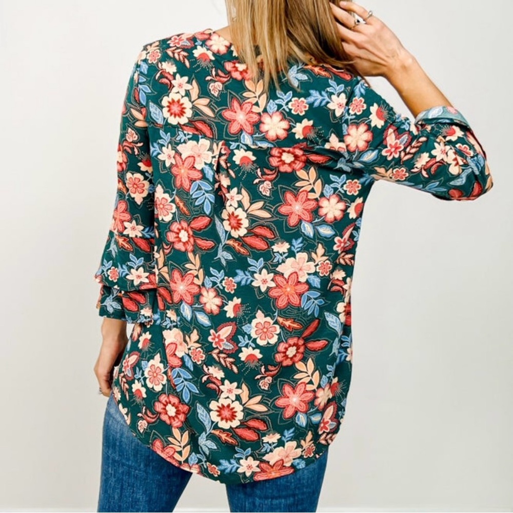 NEW! Dear Scarlett 3/4 length Bell Sleeve Top L Hunter Green Floral Print - Picture 2 of 5